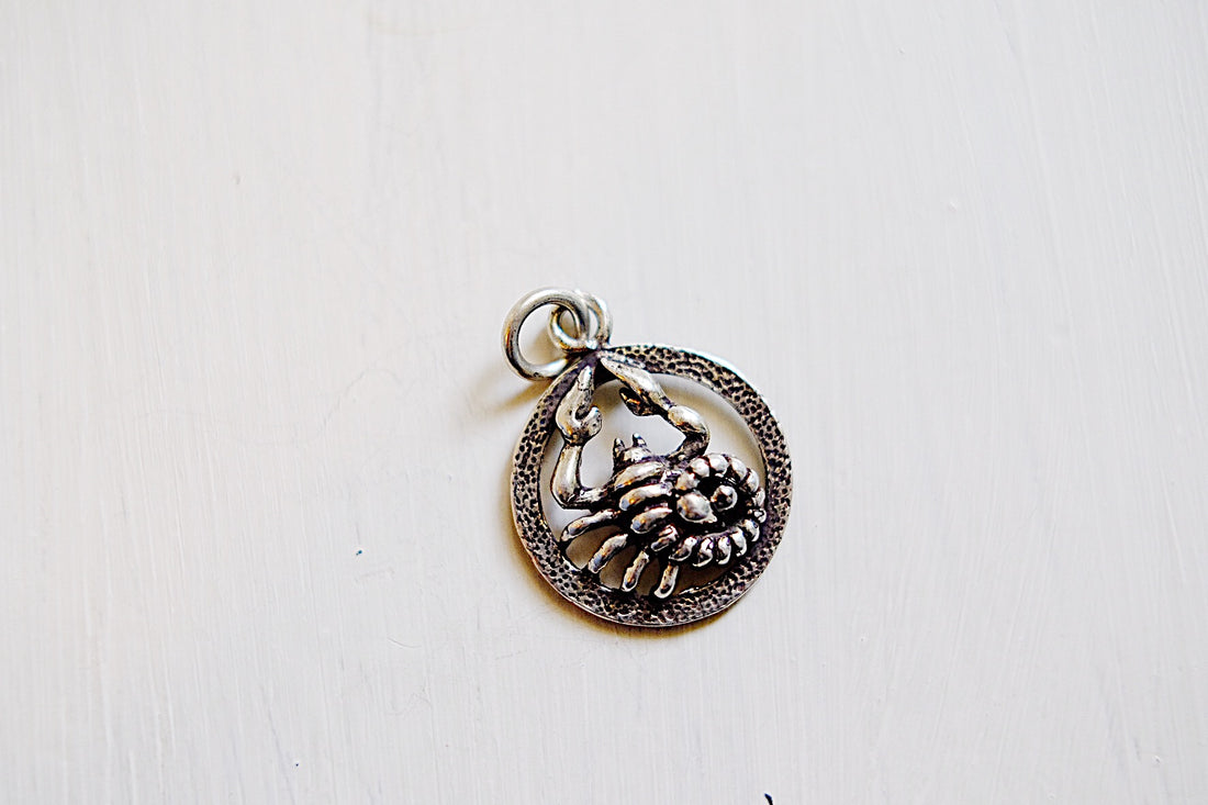 Collana con medaglietta vintage segno zodiacale