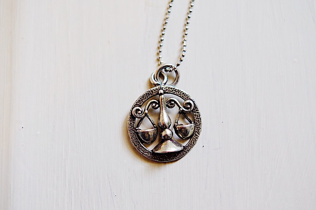 Collana con medaglietta vintage segno zodiacale