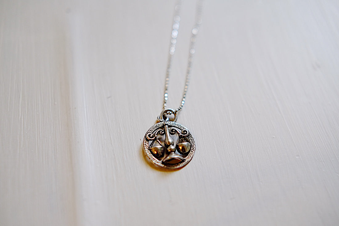 Collana con medaglietta vintage segno zodiacale