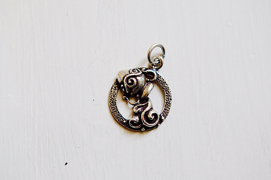 Collana con medaglietta vintage segno zodiacale