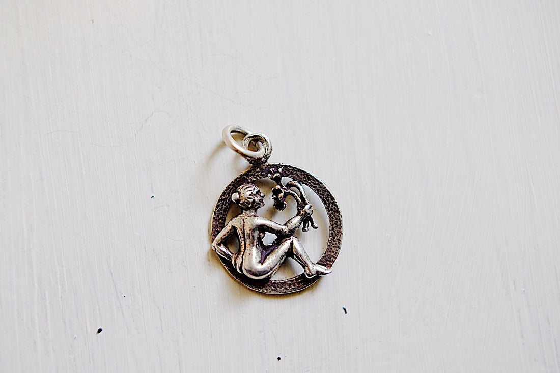 Collana con medaglietta vintage segno zodiacale