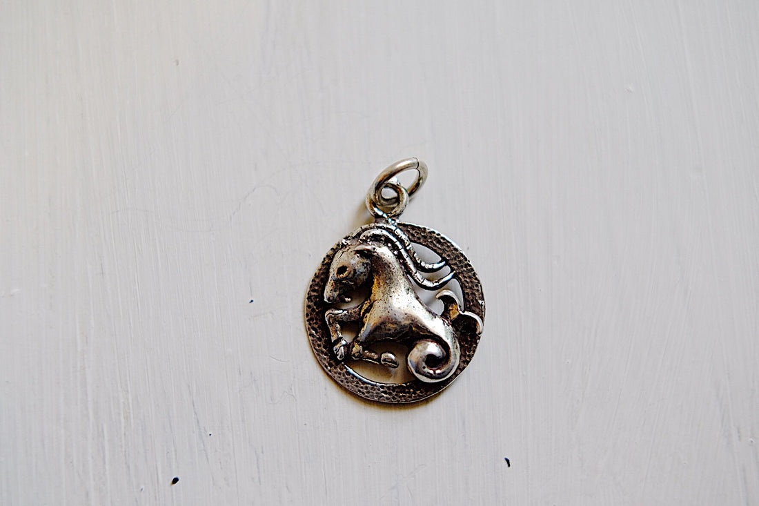 Collana con medaglietta vintage segno zodiacale