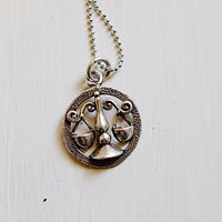 Collana con medaglietta vintage segno zodiacale