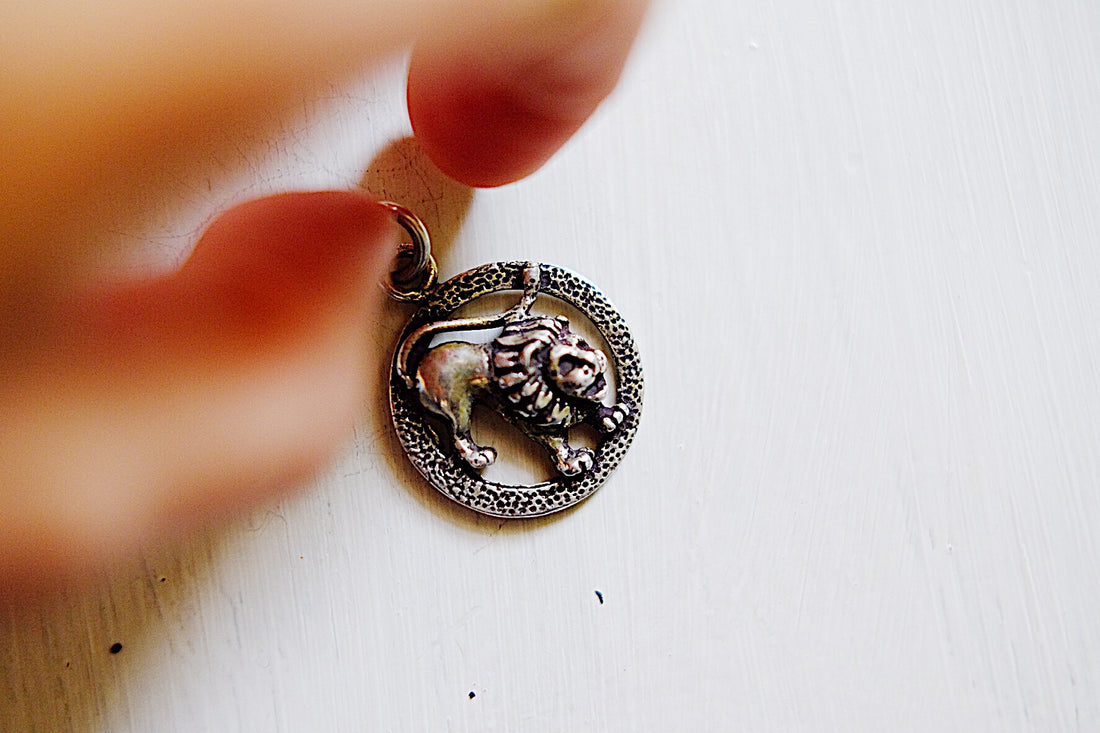 Collana con medaglietta vintage segno zodiacale